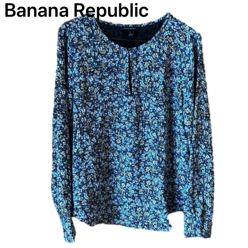 - NWOT Banana Republic Top - Size Small